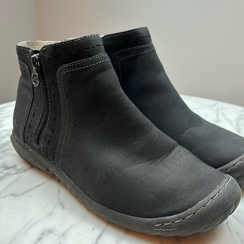JBU BLACK ANKLE BOOTIES SIZE 9